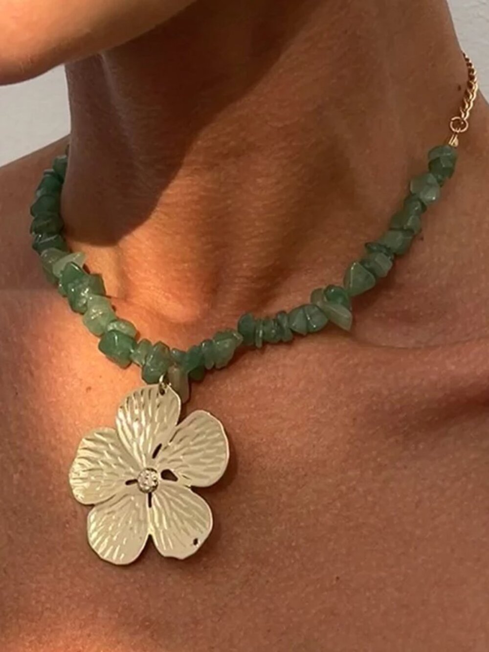 ✨ Boho Chic Green Aventurine Stone Chip Choker Necklace with Textured Gold ✨